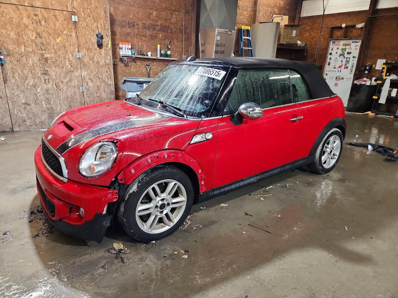 2012 MINI Convertible S, VIN WMWZP3C50CT249619 — Перед