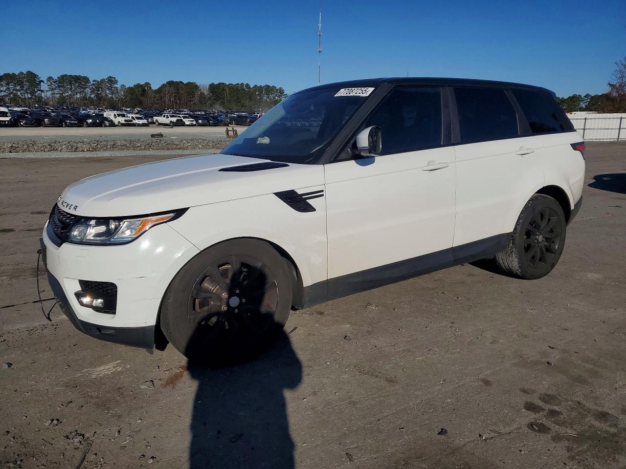 2016 Land Rover Range Rover Sport HSE, VIN SALWR2VF6GA638050 — Front end