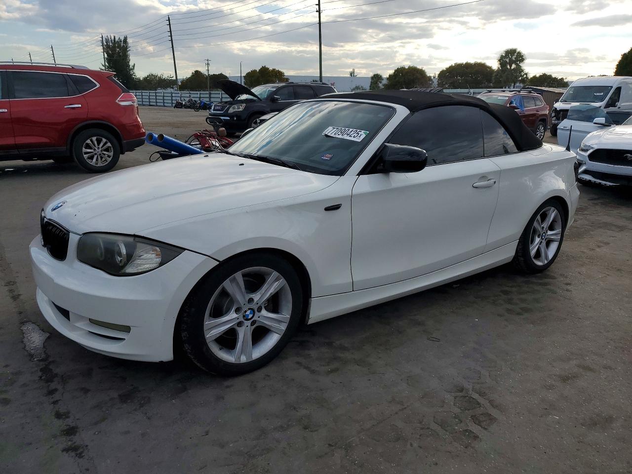 2011 BMW 1 Series 128i, VIN WBAUL7C54BVM80393 — Side