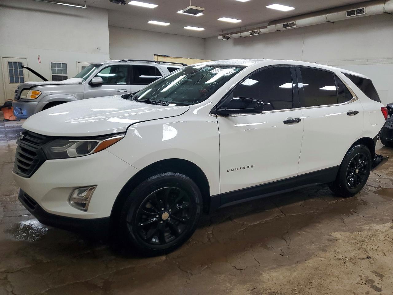 2020 Chevrolet Equinox LT, VIN 3GNAXTEV4LS540753 — Rear end