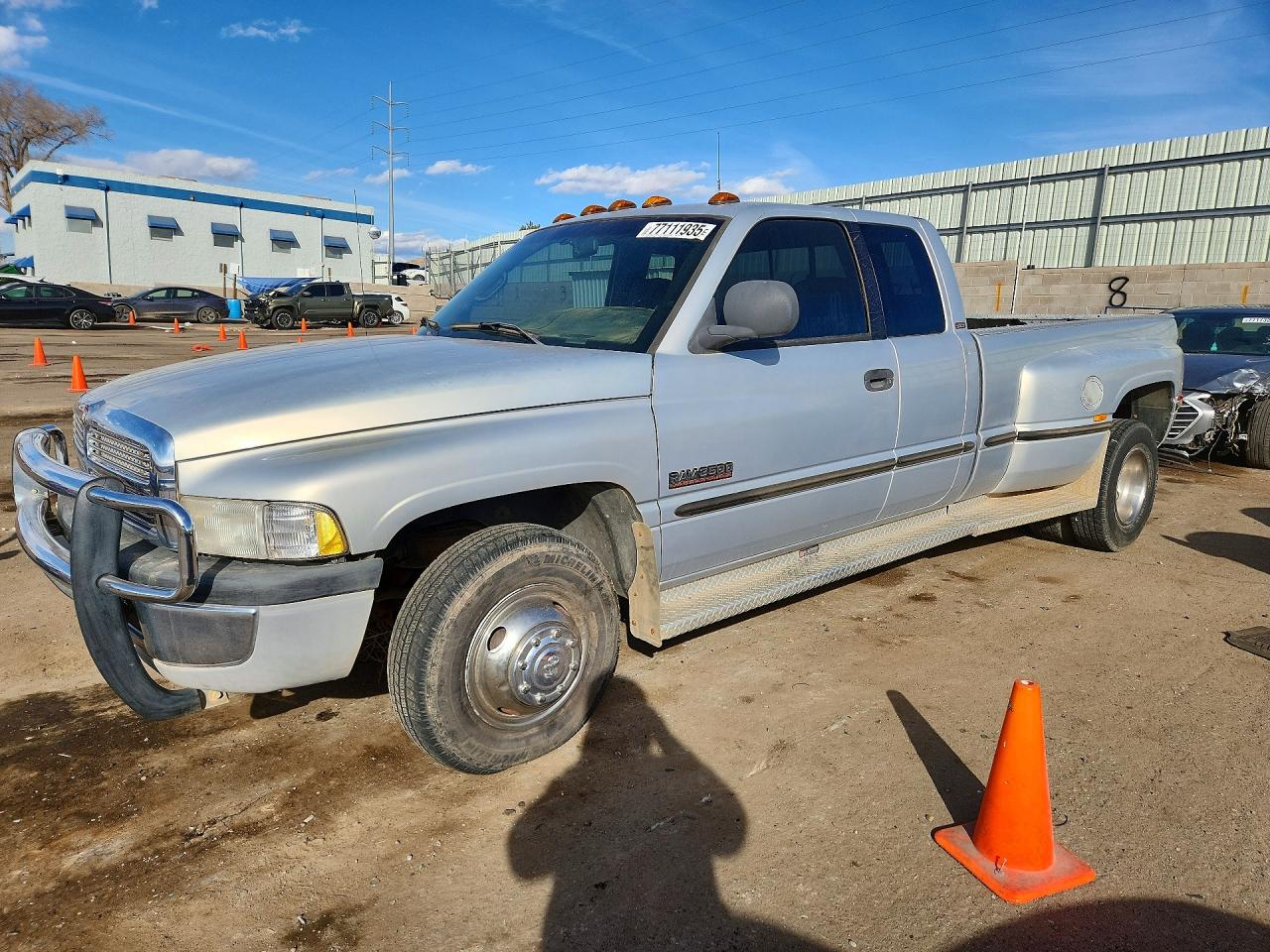 1999 Dodge 3500, VIN 1B7MC3365XJ597824 — Зад