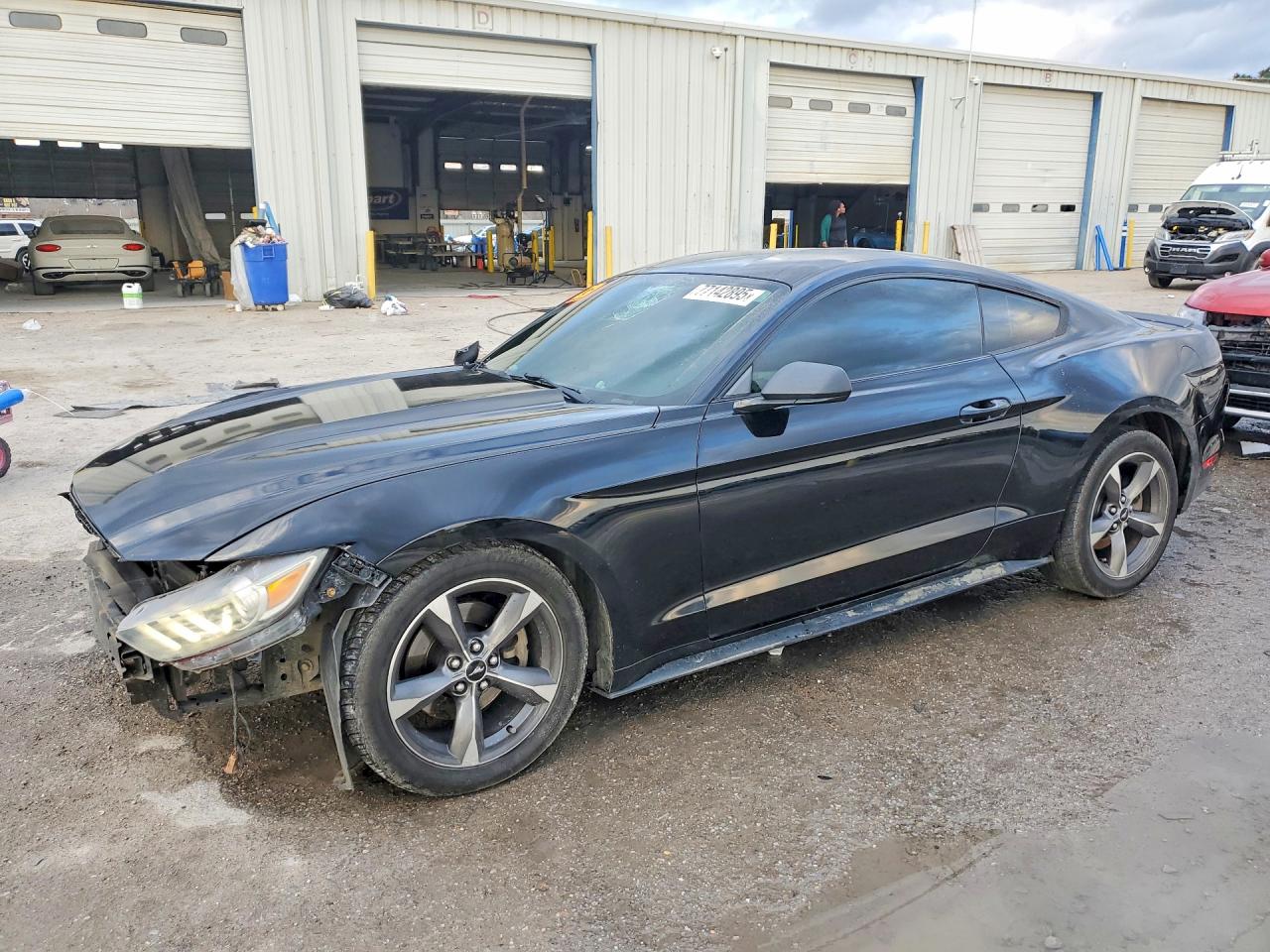 2015 Ford Mustang V6, VIN 1FA6P8AM2F5367456 — Front end