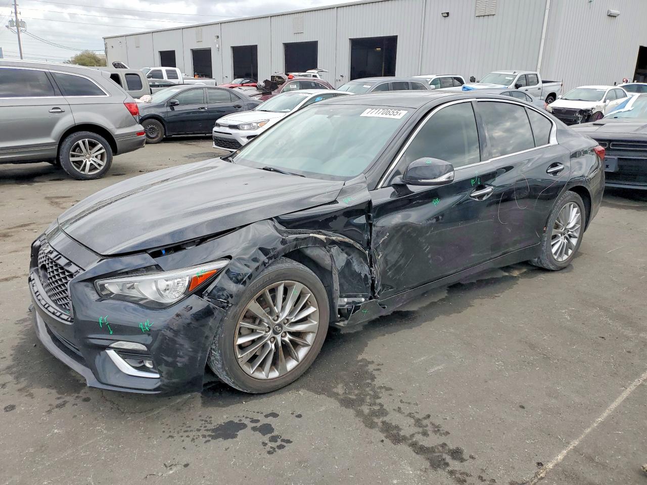 2019 Infiniti Q50 Luxe, VIN JN1EV7AP6KM514865 — Front end