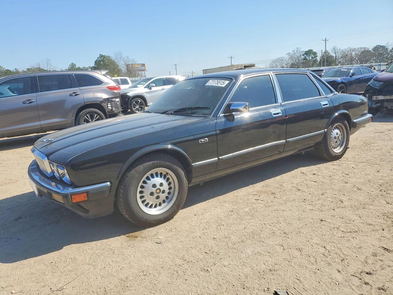 1990 Jaguar XJ, VIN SAJFY1747LC619359 — Зад
