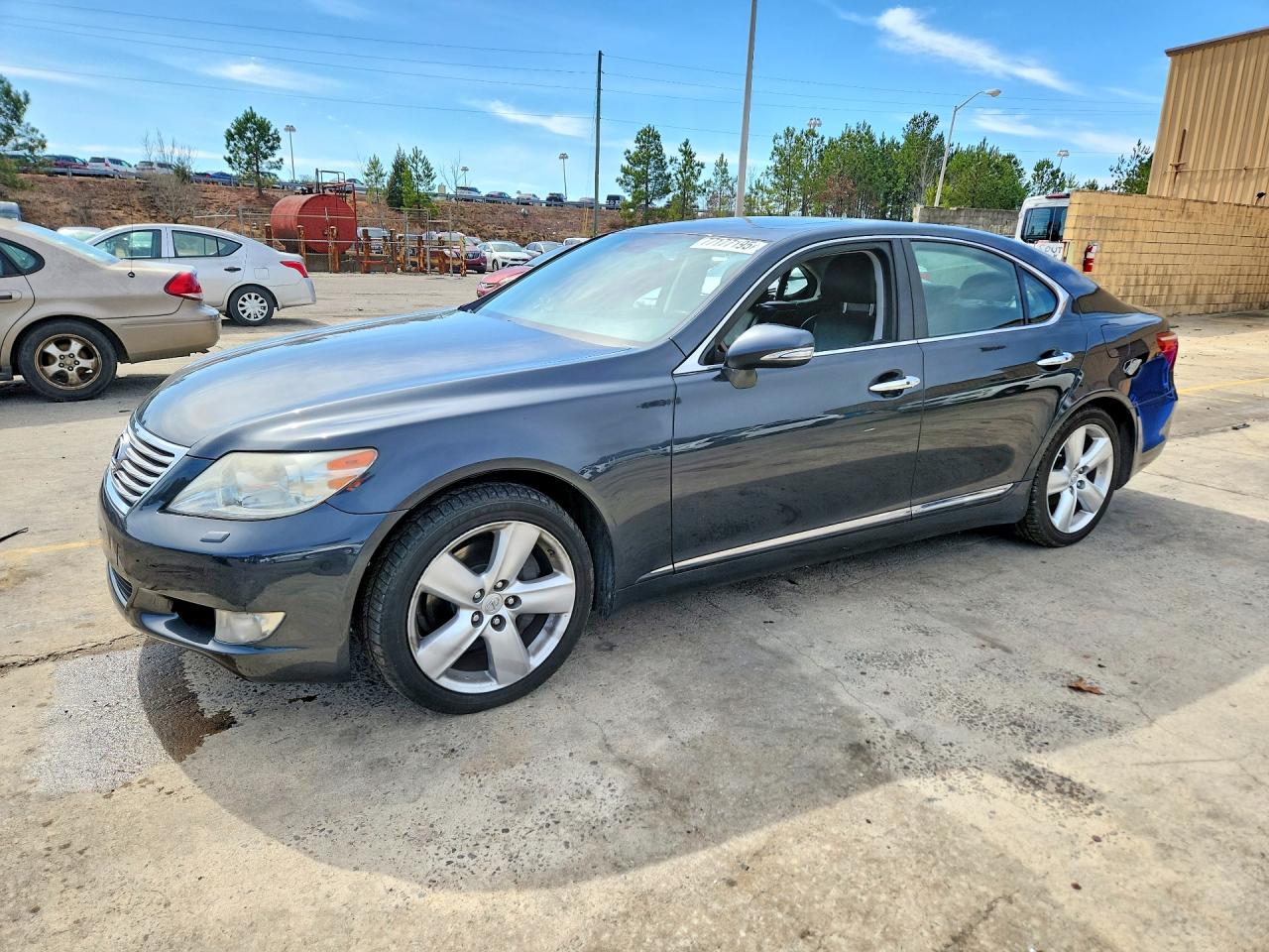 2010 Lexus LS 460, VIN JTHBL5EF6A5097041 — Бок