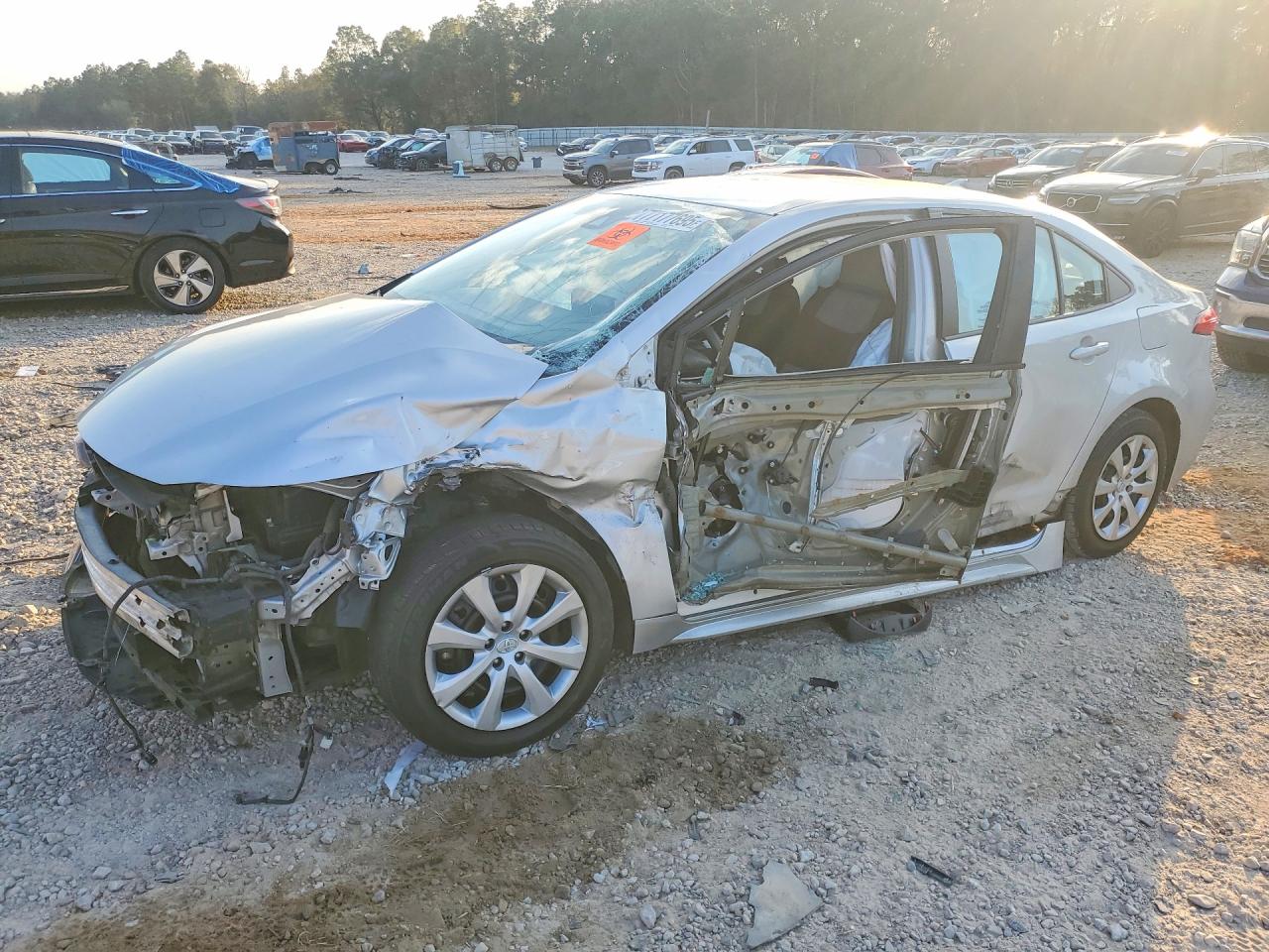 2021 Toyota Corolla LE, VIN 5YFEPMAE6MP261342 — Side
