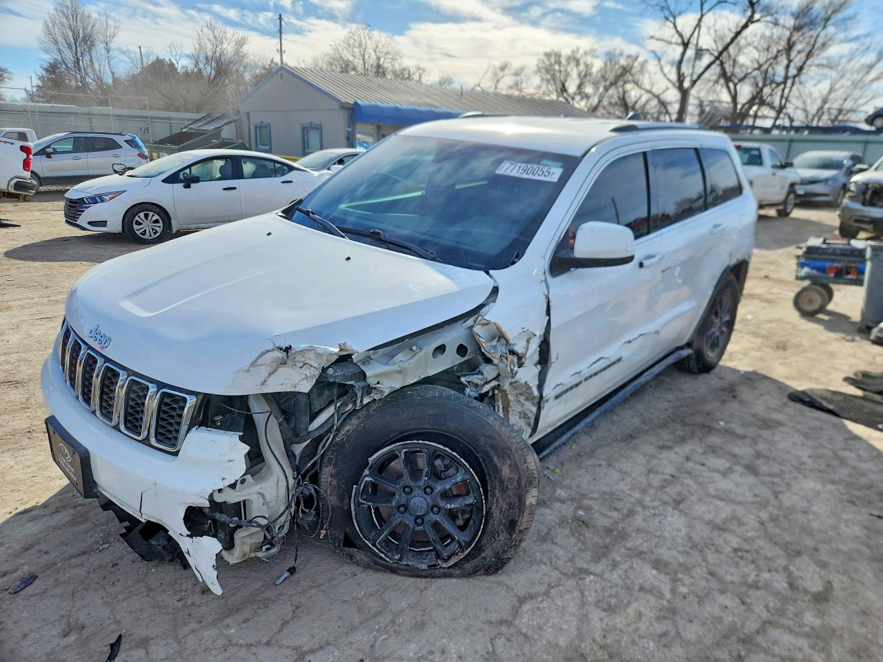 2019 Jeep Grand Cherokee Laredo E, VIN 1C4RJFAG3KC669562 — Front end