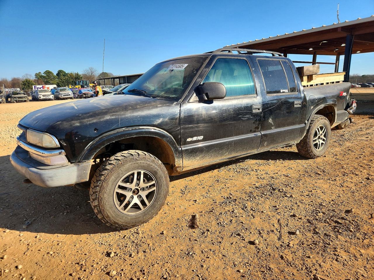 2004 Chevrolet S-10 LS, VIN 1GCDT13X04K133147 — Rear end