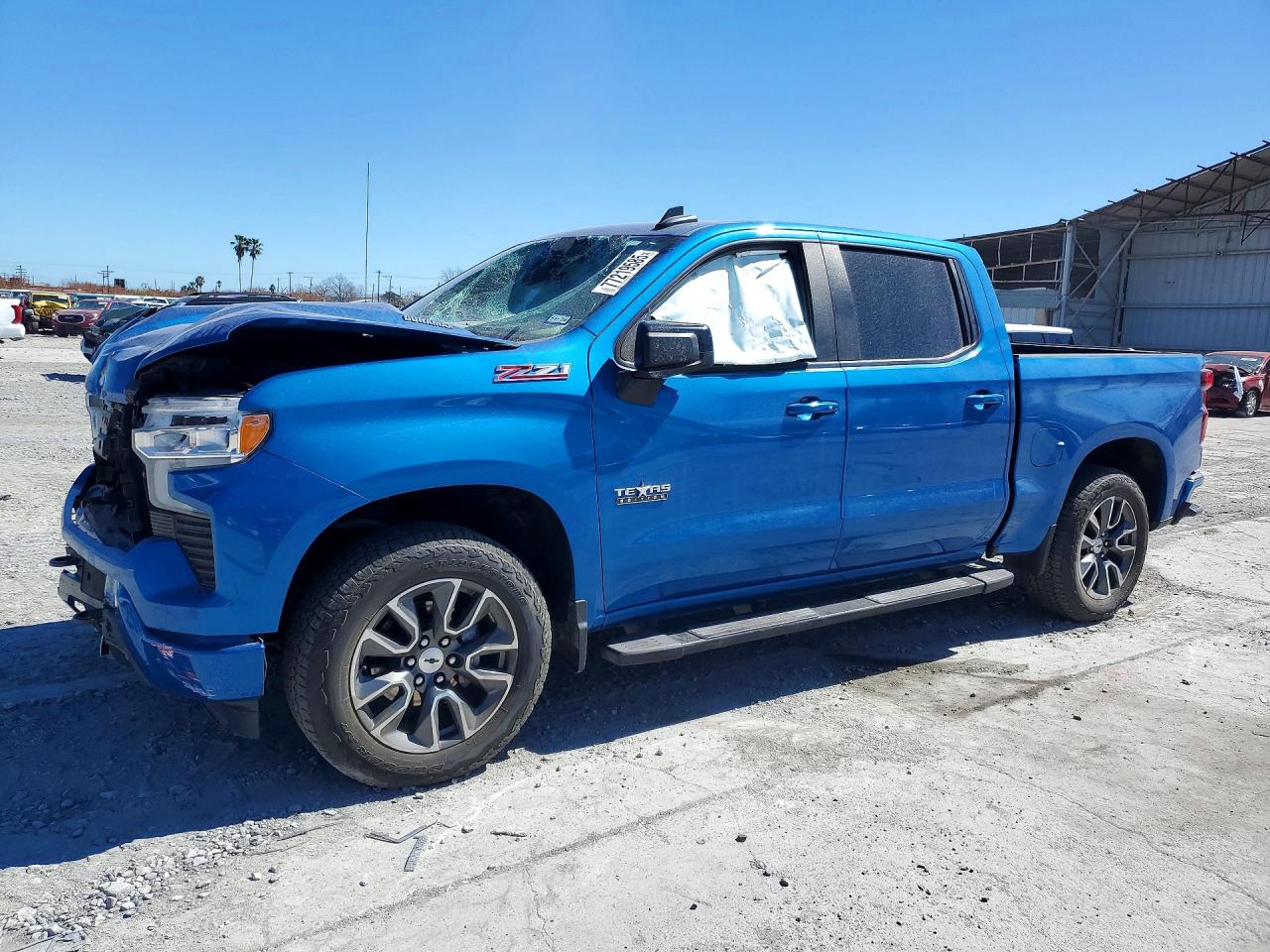 2022 Chevrolet Silverado 1500 RST, VIN 3GCUDEET4NG670952 — Перед
