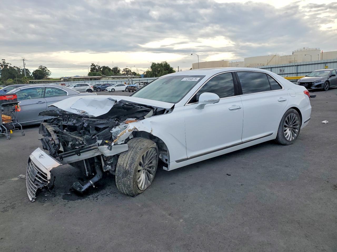 2018 Genesis G90 Premium, VIN KMHG34JA4JU046246 — Front end