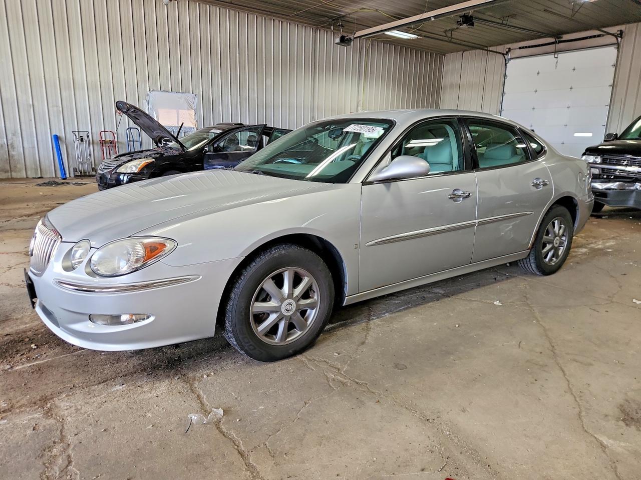 2009 Buick LaCrosse CXL, VIN 2G4WD582391171890 — Бок