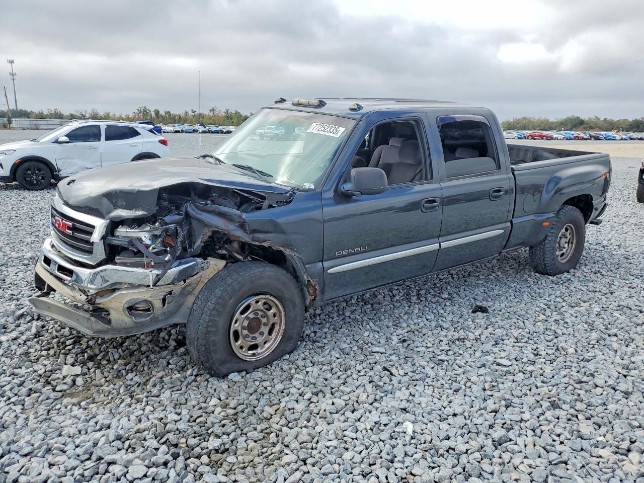 2003 GMC Sierra 1500HD SLE, VIN 1GTGK13U43F118602 — Front end