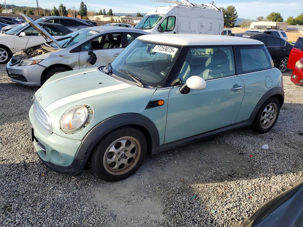 2012 MINI Hardtop, VIN WMWSU3C58CT257252 — Перед