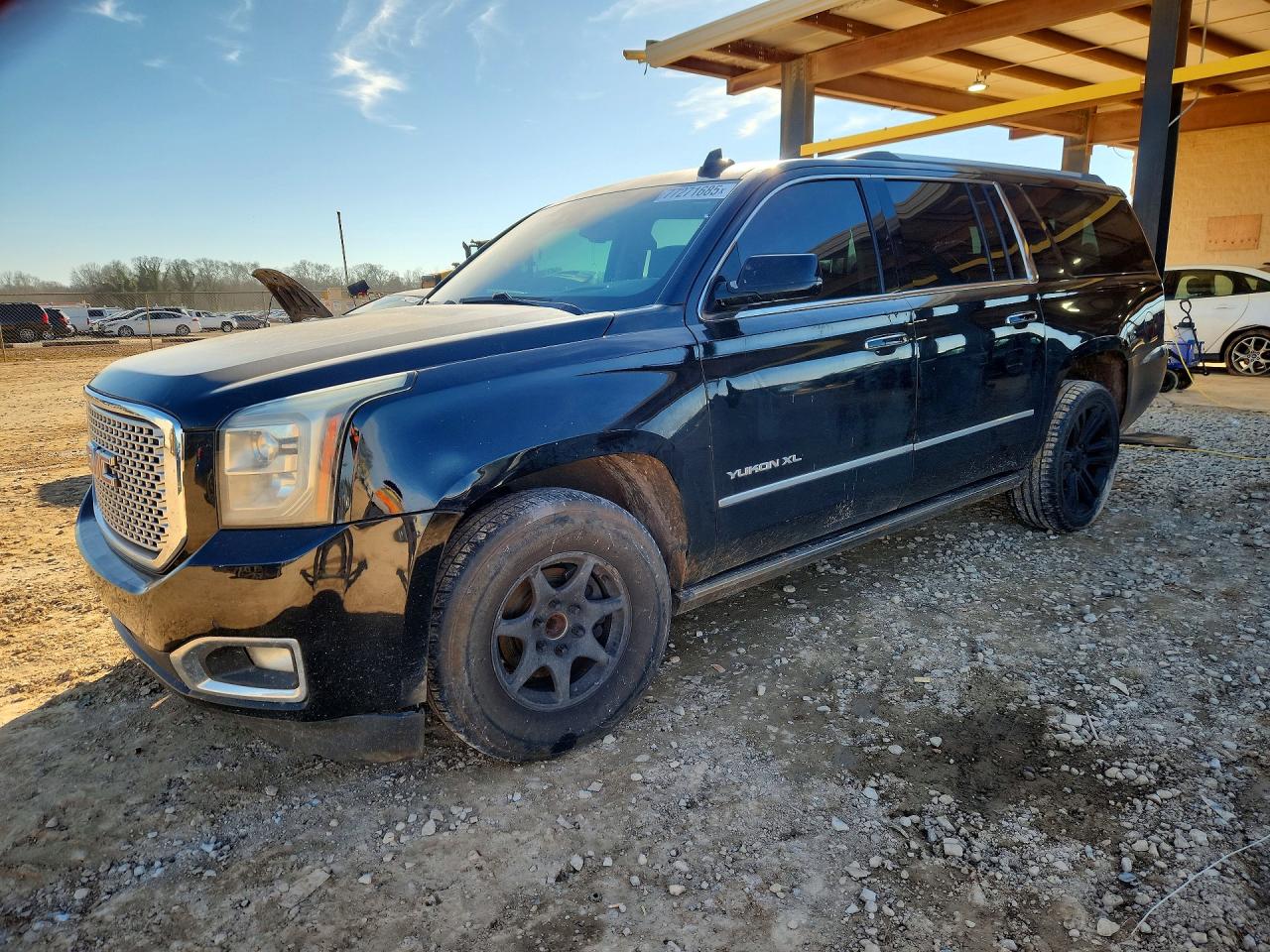 2017 GMC Yukon XL Denali, VIN 1GKS1HKJ9HR187163 — Rear end