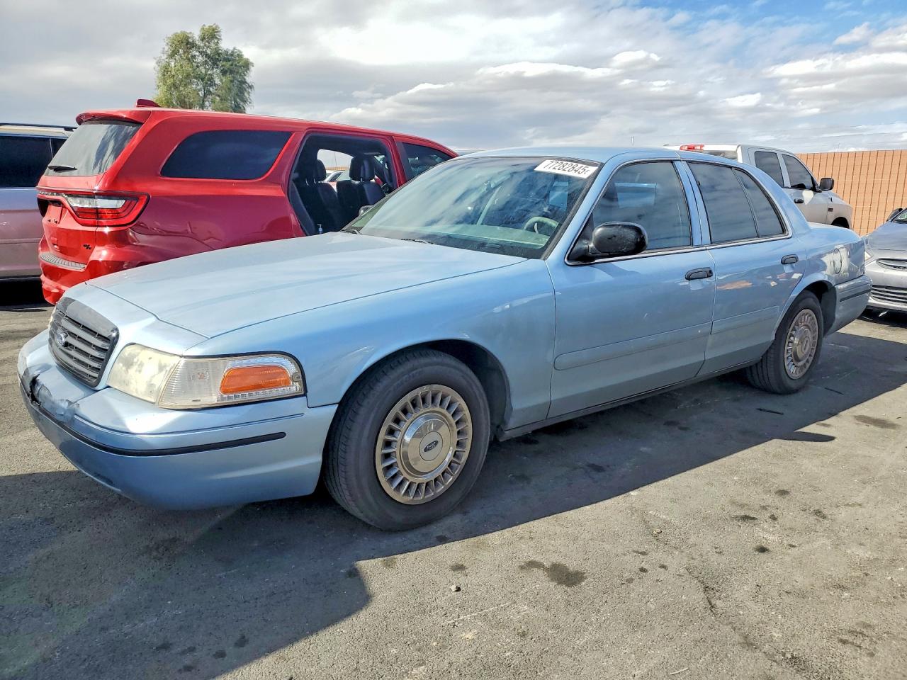 1999 Ford Crown Victoria Police, VIN 2FAFP71W7XX206967 — Front end