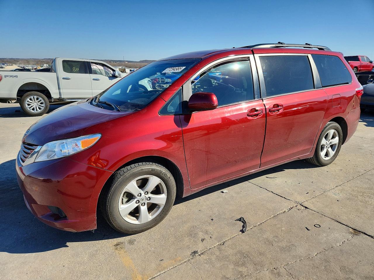 2017 Toyota Sienna LE, VIN 5TDKZ3DC1HS881952 — Side