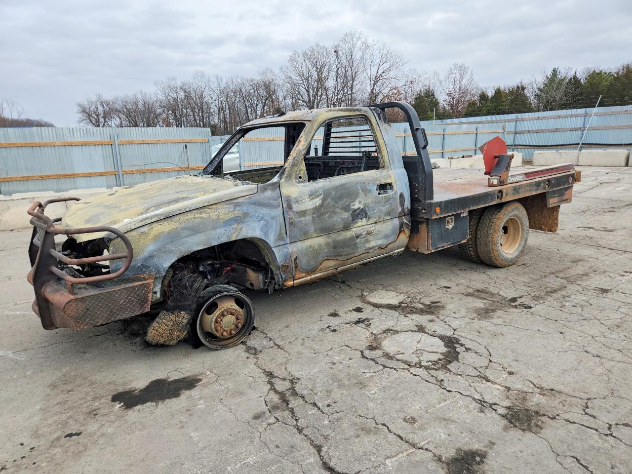 2004 Chevrolet Silverado 3500 WT, VIN 1GBJK34284E303259 — Burn