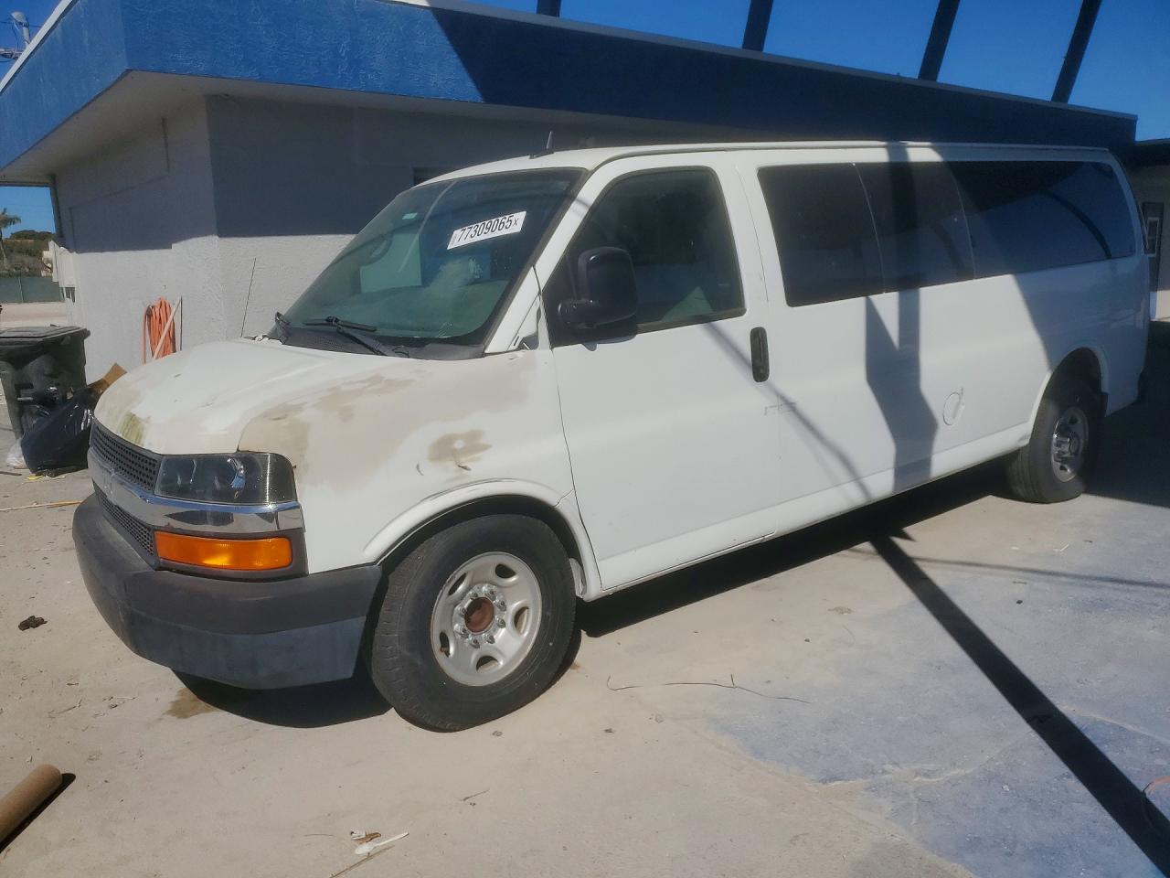 2015 Chevrolet Express Passenger LT, VIN 1GAZG1FG4F1252035 — Front end