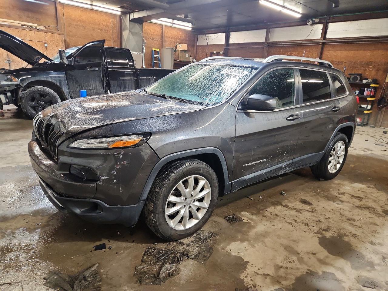 2017 Jeep Cherokee Limited, VIN 1C4PJMDS1HW525723 — Front end