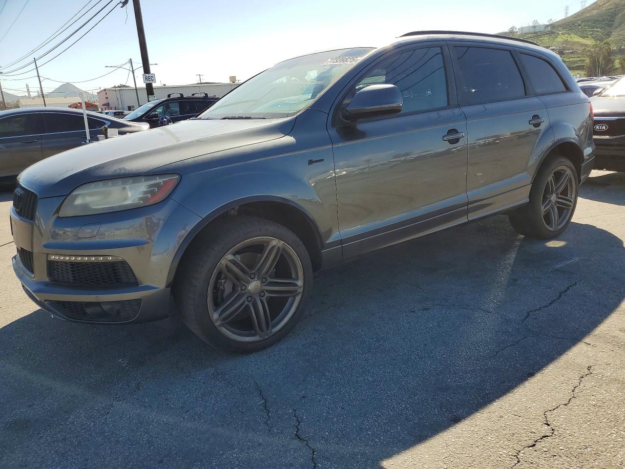 2014 Audi Q7 S line Prestige, VIN WA1DGAFE2ED014336 — Minor dents and scratches