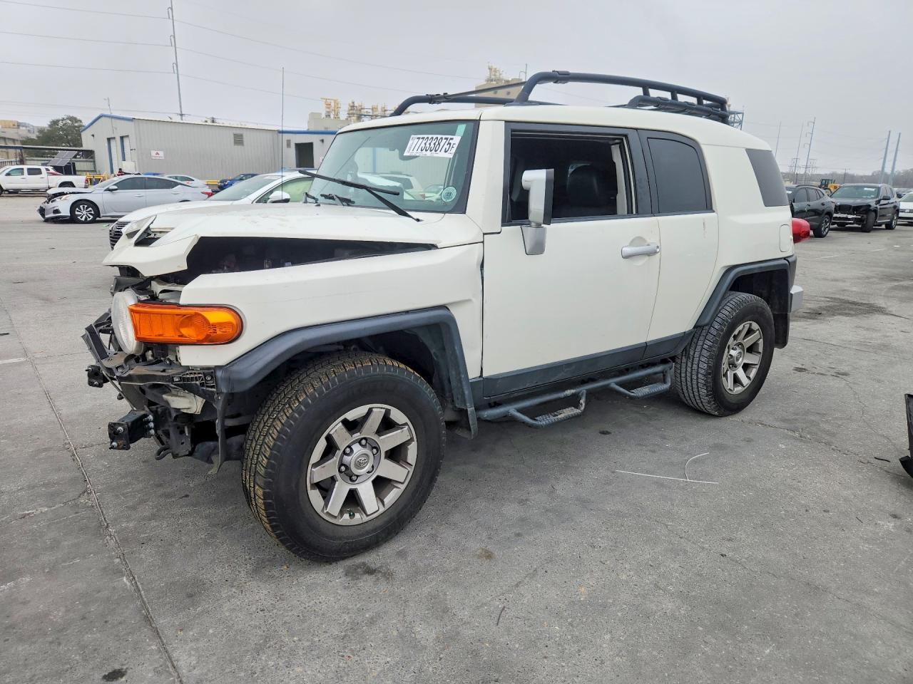 2014 Toyota FJ Cruiser, VIN JTEBU4BF6EK201351 — Front end