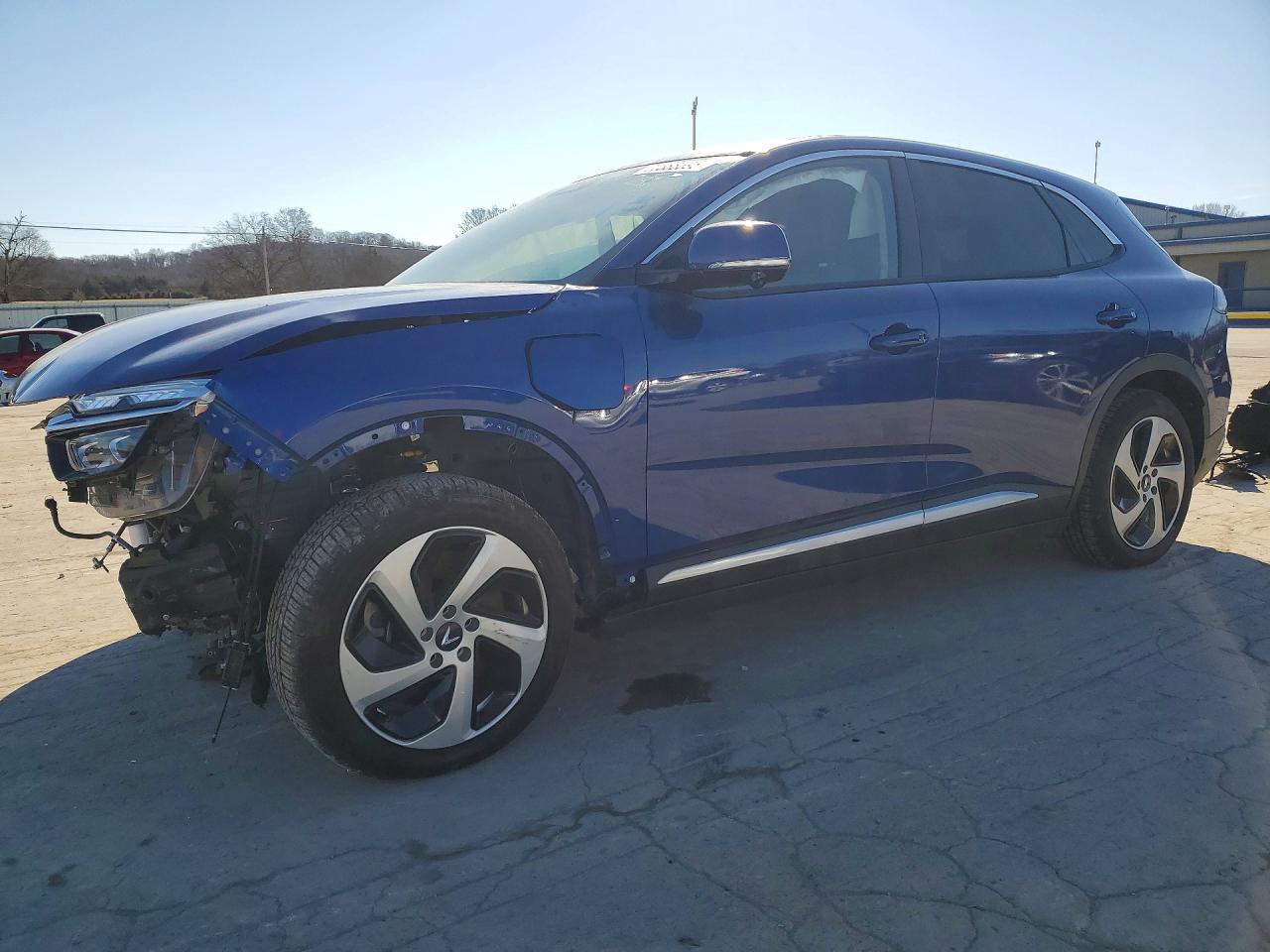 2024 VinFast VF 8 Eco, VIN RLLV1AEB9RH006595 — Front end