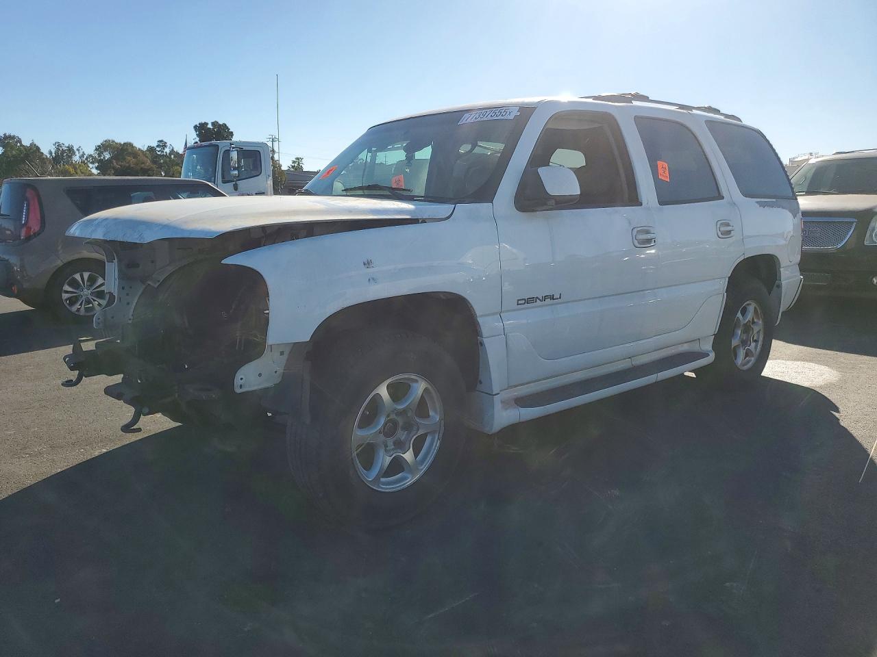 2006 GMC Yukon Denali, VIN 1GKEK63U56J127190 — Вандализм