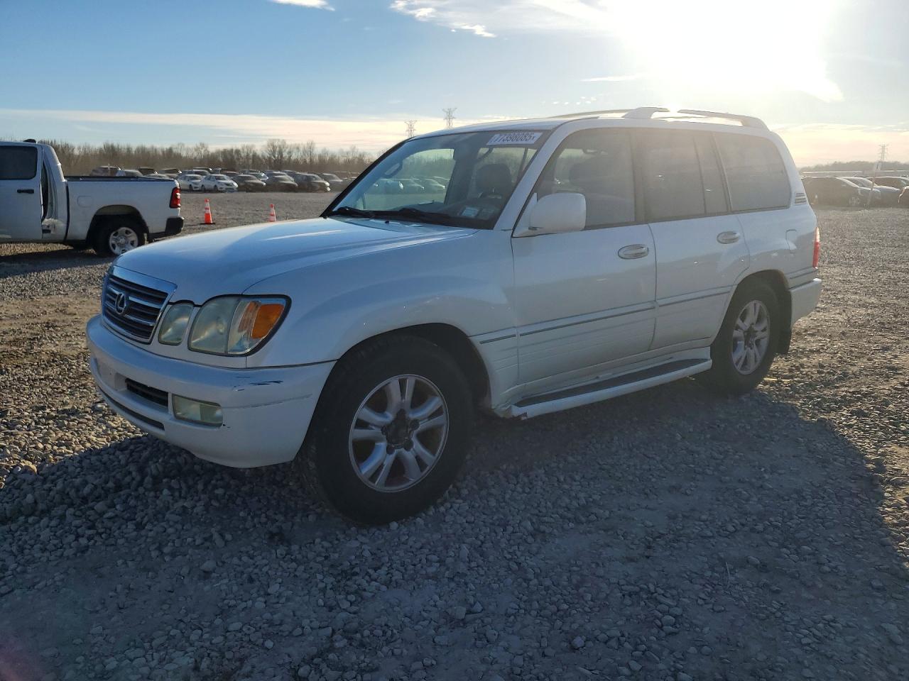 2004 Lexus LX 470, VIN JTJHT00WX43540729 — Minor dents and scratches