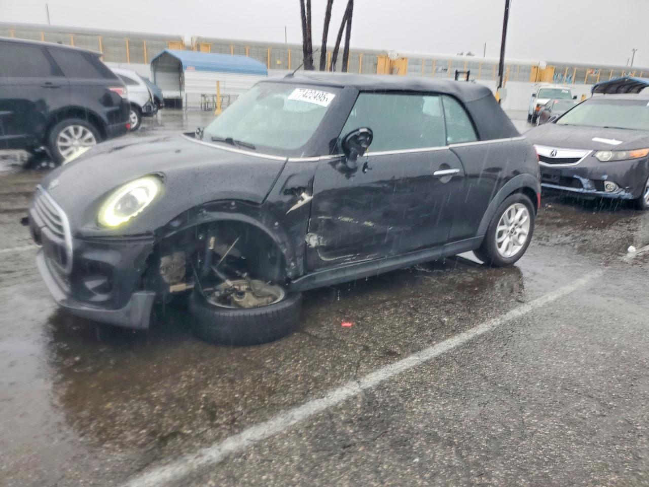 2021 MINI Convertible Cooper, VIN WMWWJ3C00M3M20184 — Перед