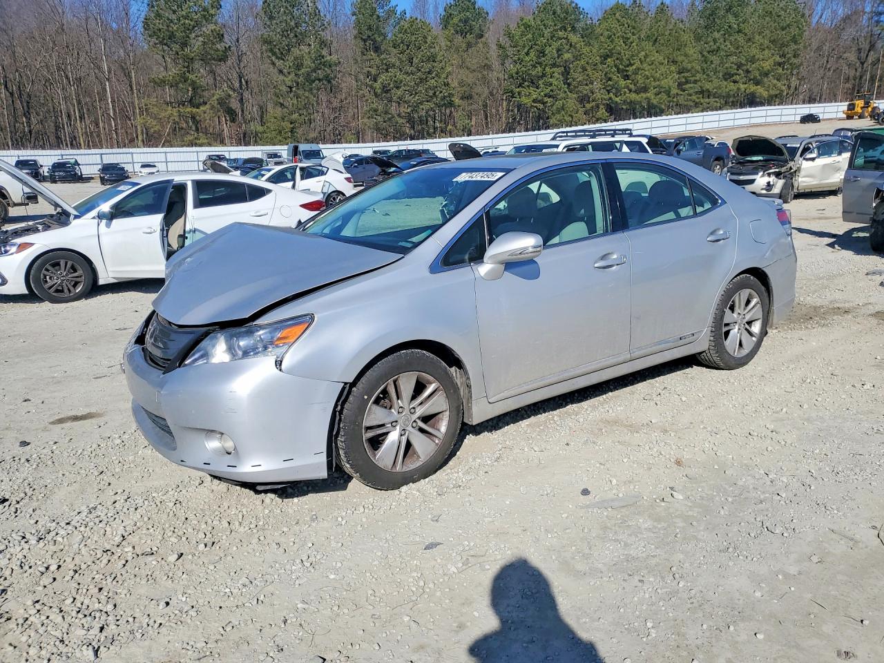 2011 Lexus HS 250h, VIN JTHBB1BA4B2043146 — Перед