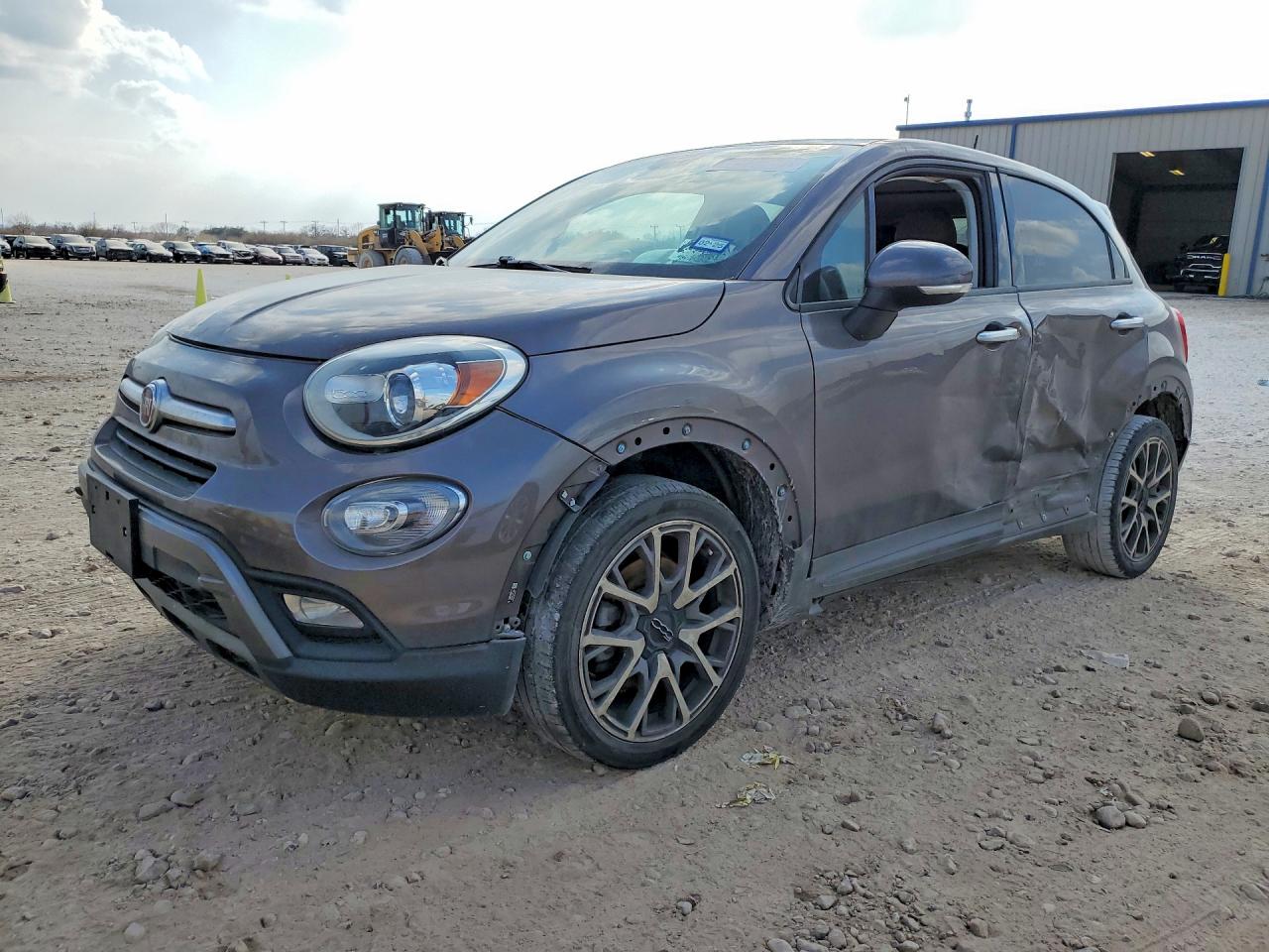 2017 FIAT 500X Trekking, VIN ZFBCFXCB1HP525155 — Бок