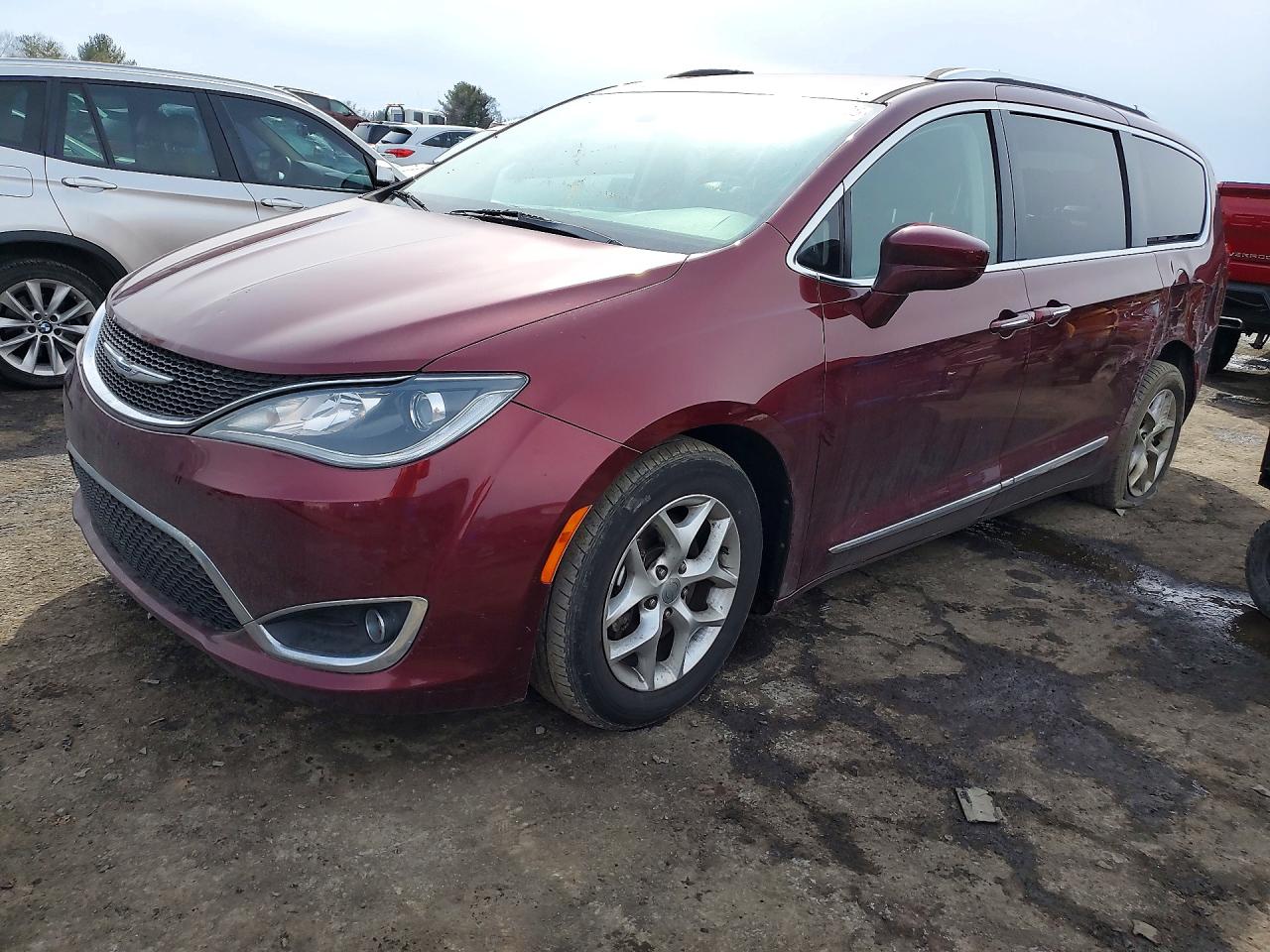 2018 Chrysler Pacifica Touring L Plus, VIN 2C4RC1EG1JR270730 — Зад