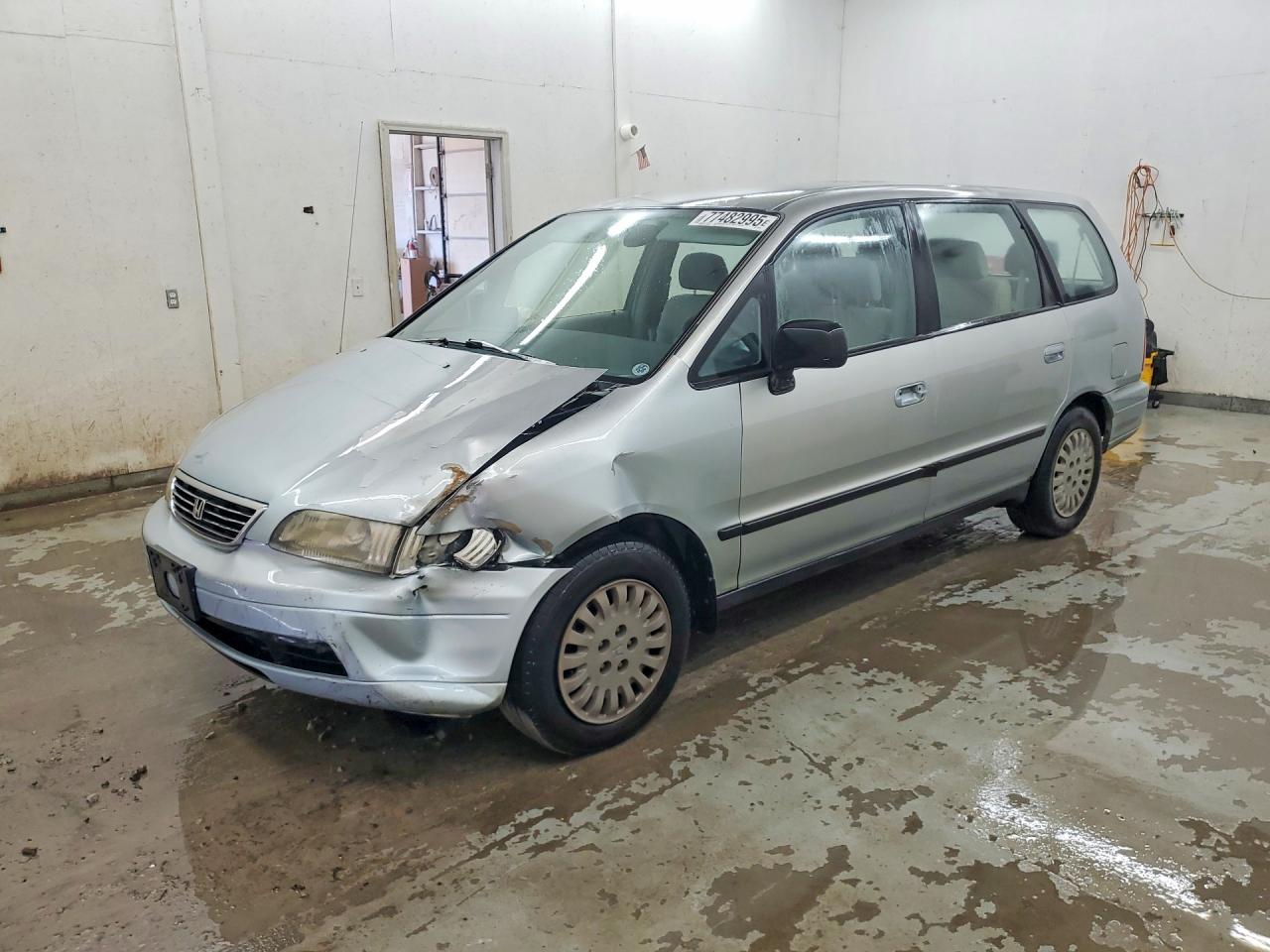 1997 Honda Odyssey LX, VIN JHMRA1842VC003200 — Front end