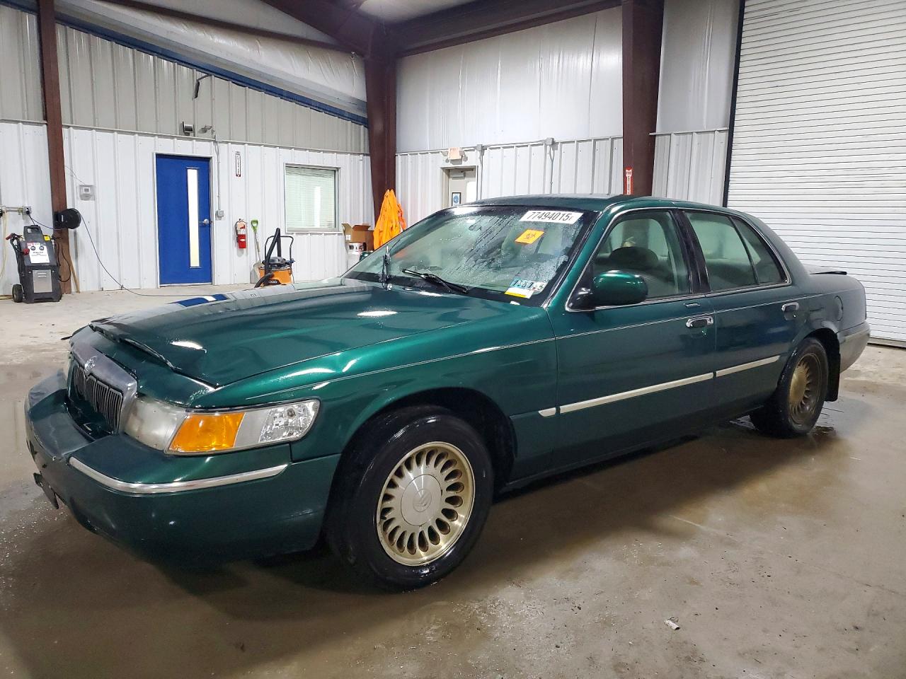 2000 Mercury Grand Marquis LS, VIN 2MEFM75W1YX739748 — Rear end