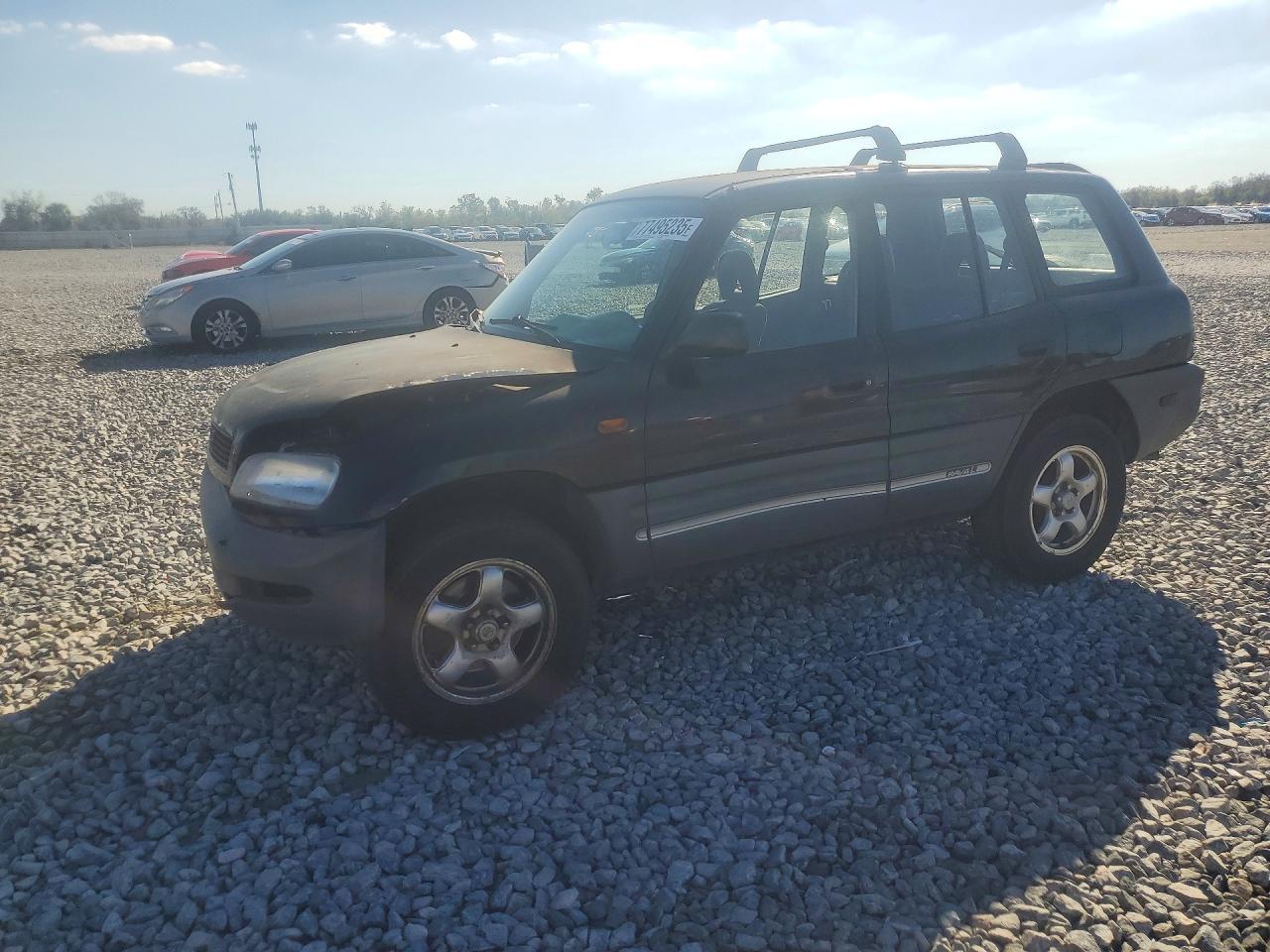1997 Toyota RAV4, VIN JT3GP10V1V7020272 — Front end