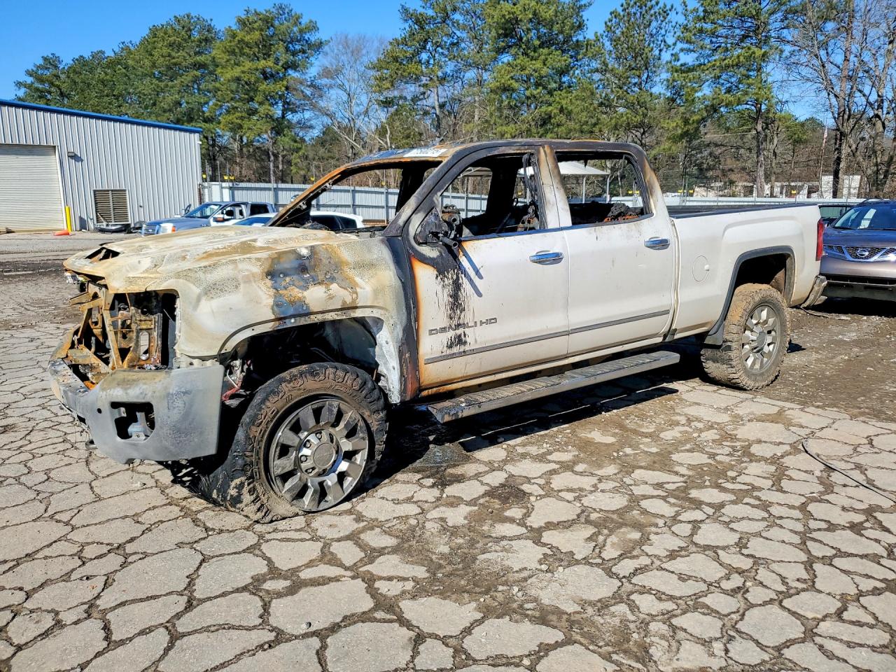 2019 GMC Sierra 2500HD Denali, VIN 1GT12SEY8KF155663 — Burn