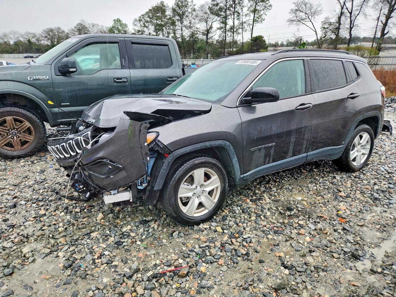 2022 Jeep Compass Latitude, VIN 3C4NJCBB0NT139199 — Front end