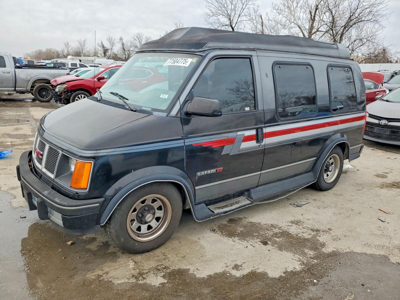 1992 GMC Safari Cargo XT, VIN 1GDDM19ZXNB517309 — Side