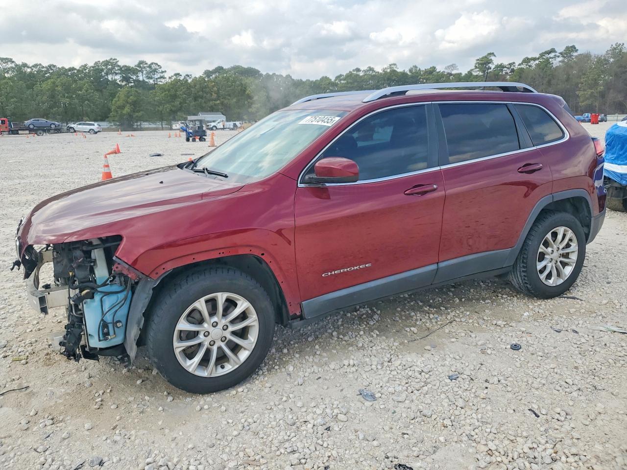2019 Jeep Cherokee Latitude, VIN 1C4PJLCB8KD358677 — Front end