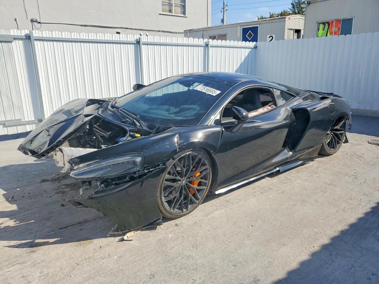 2022 McLaren GT, VIN SBM22GCA4NW001650 — Front end