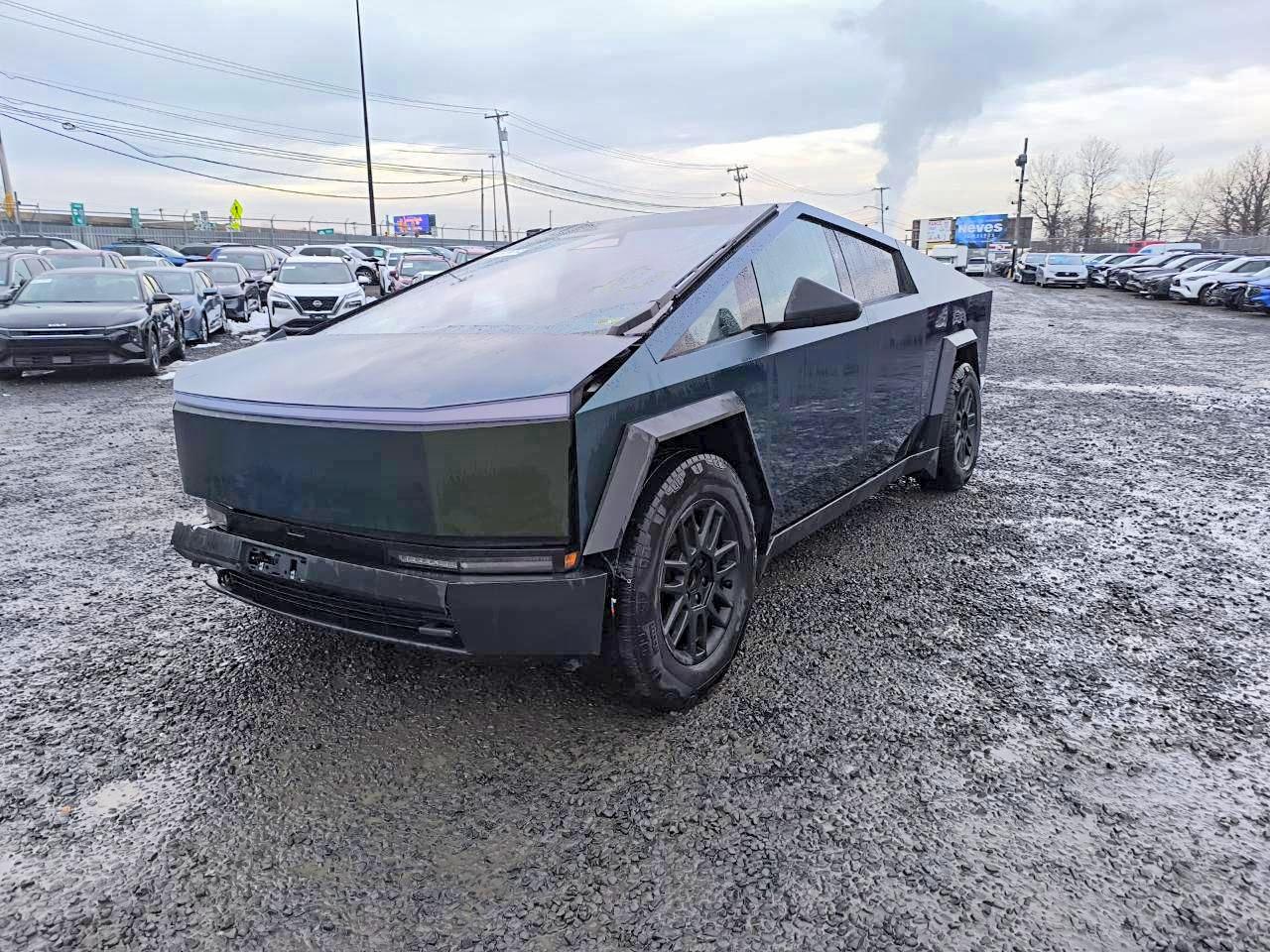 2024 Tesla Cybertruck, VIN 7G2CEHED8RA028338 — Side