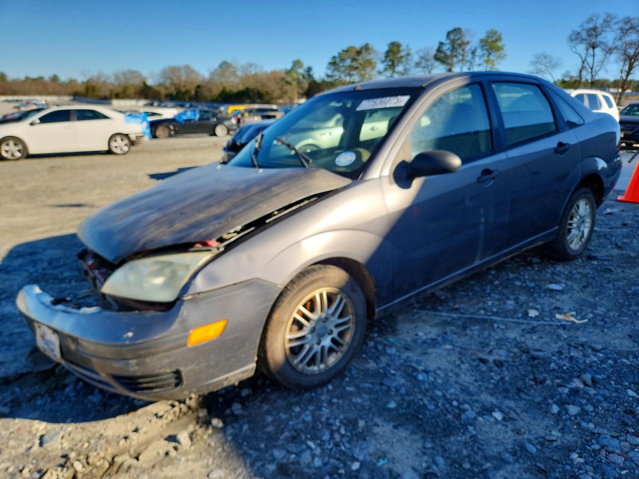 2006 Ford Focus S, VIN 1FAHP34N96W209982 — Front end
