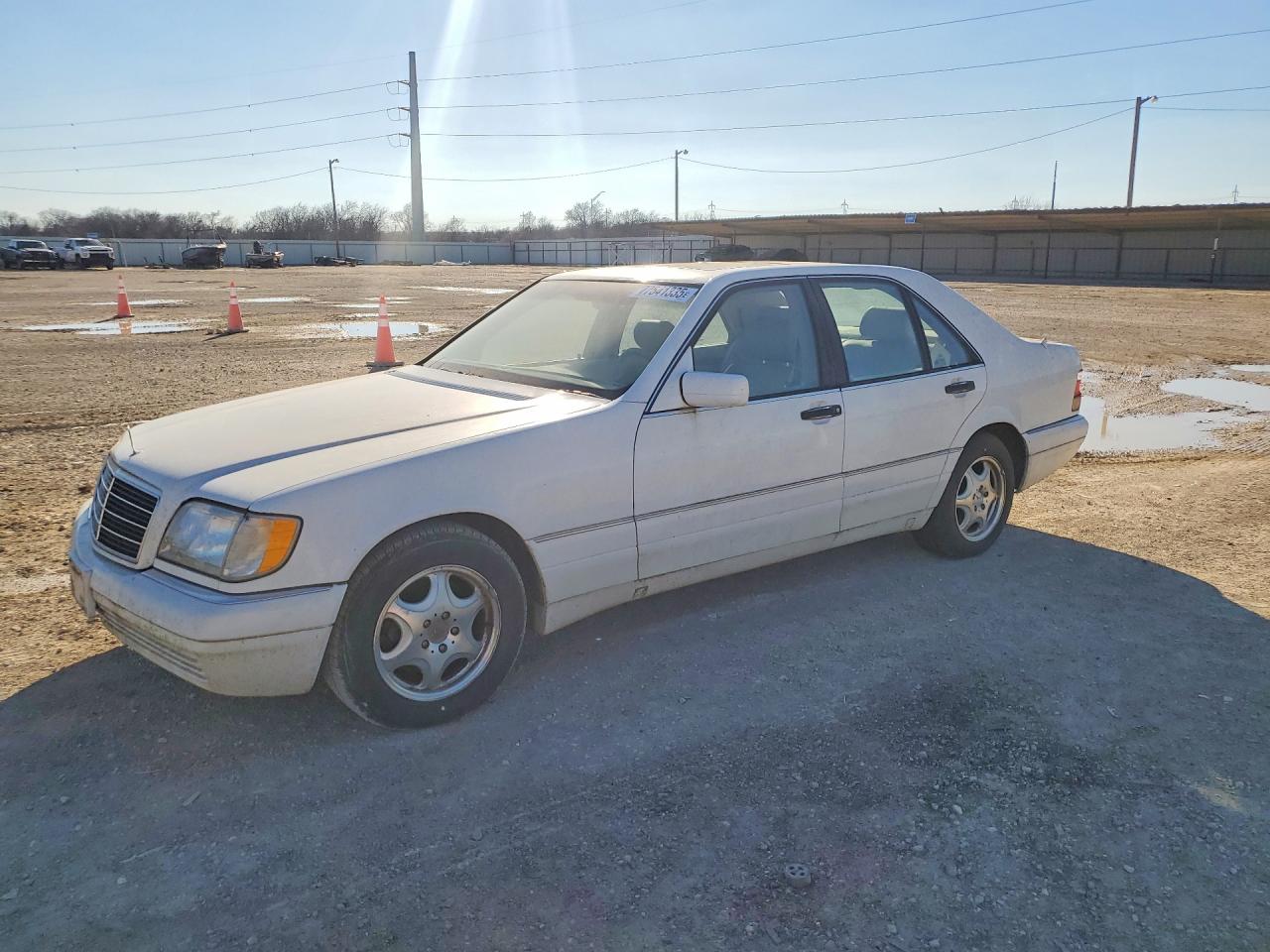 1999 Mercedes-Benz S 320/430/500, VIN WDBGA32G9XA419734 — Rear end