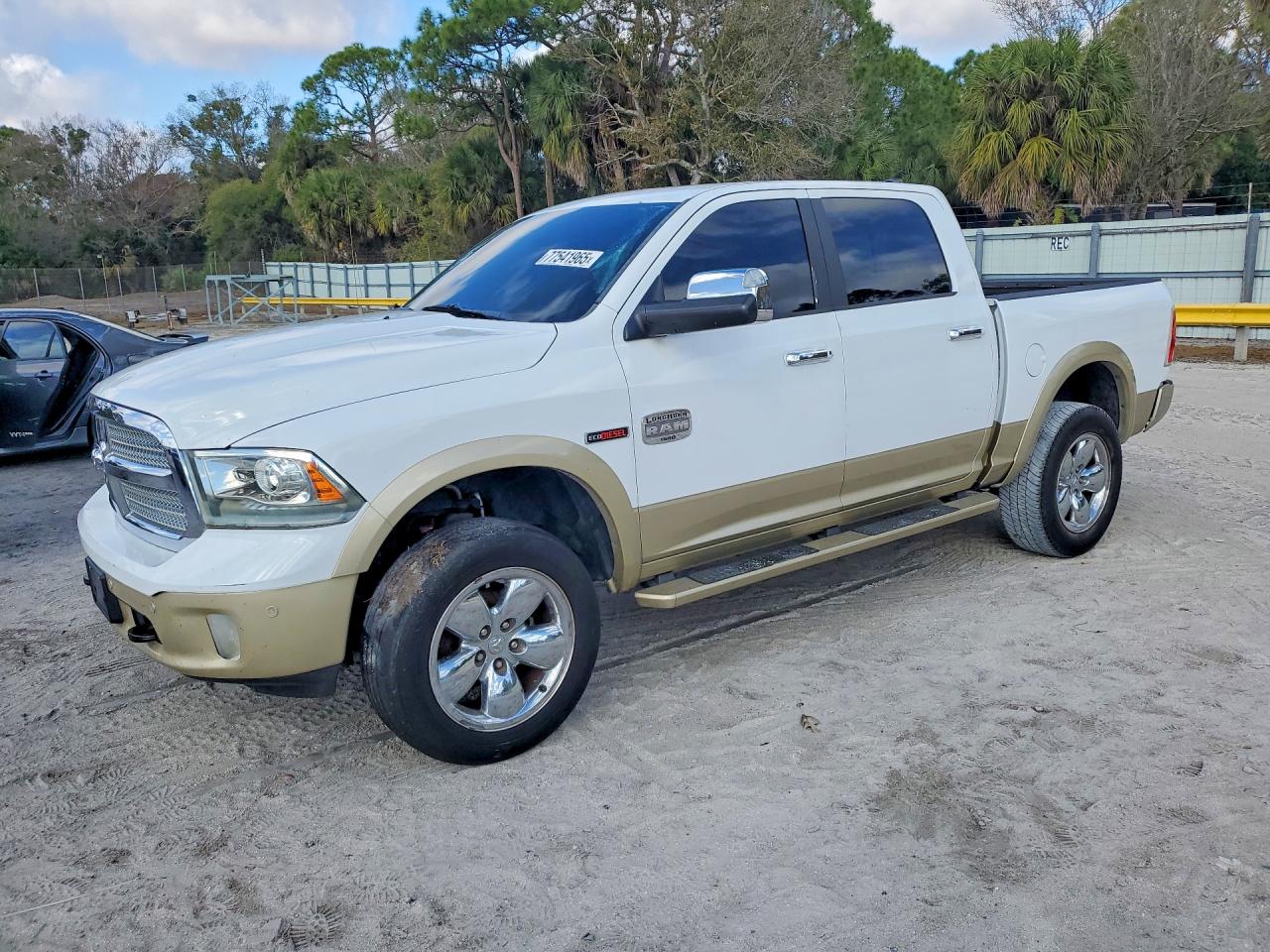 2014 Ram 1500 Longhorn, VIN 1C6RR7PM6ES438054 — Пожар в салоне