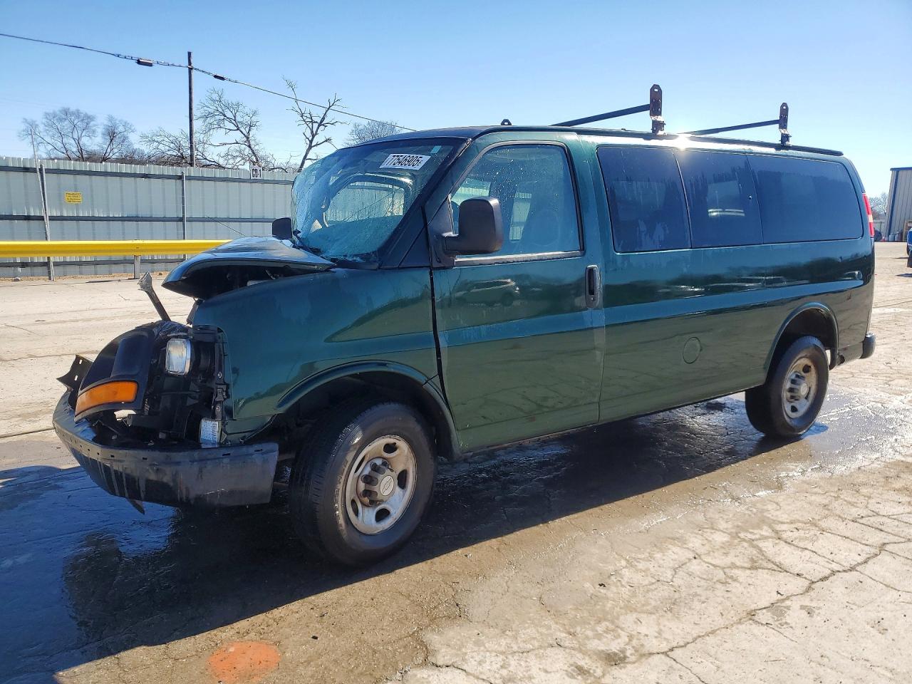 2008 Chevrolet Express Passenger, VIN 1GAGG25K981203659 — Front end