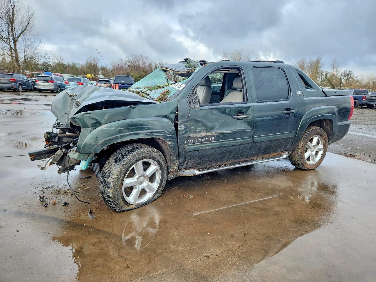 2013 Chevrolet Avalanche LT, VIN 3GNTKFE76DG262145 — Front end