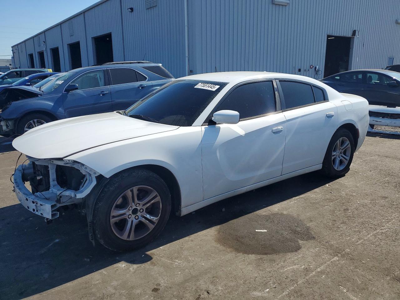 2015 Dodge Charger SE, VIN 2C3CDXBG0FH762242 — Front end