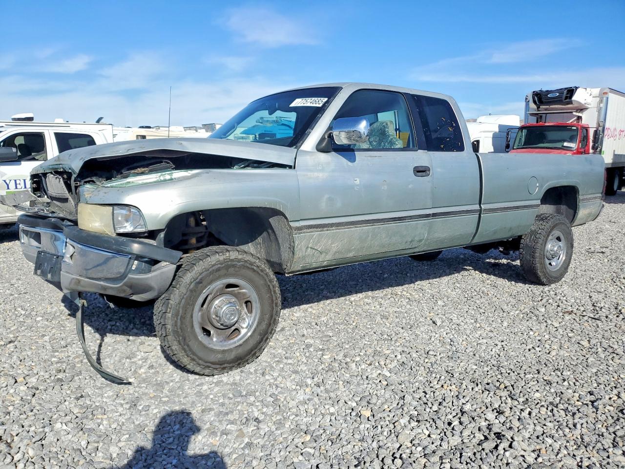 1997 Dodge 2500, VIN 3B7KF23W5VM563102 — Front end