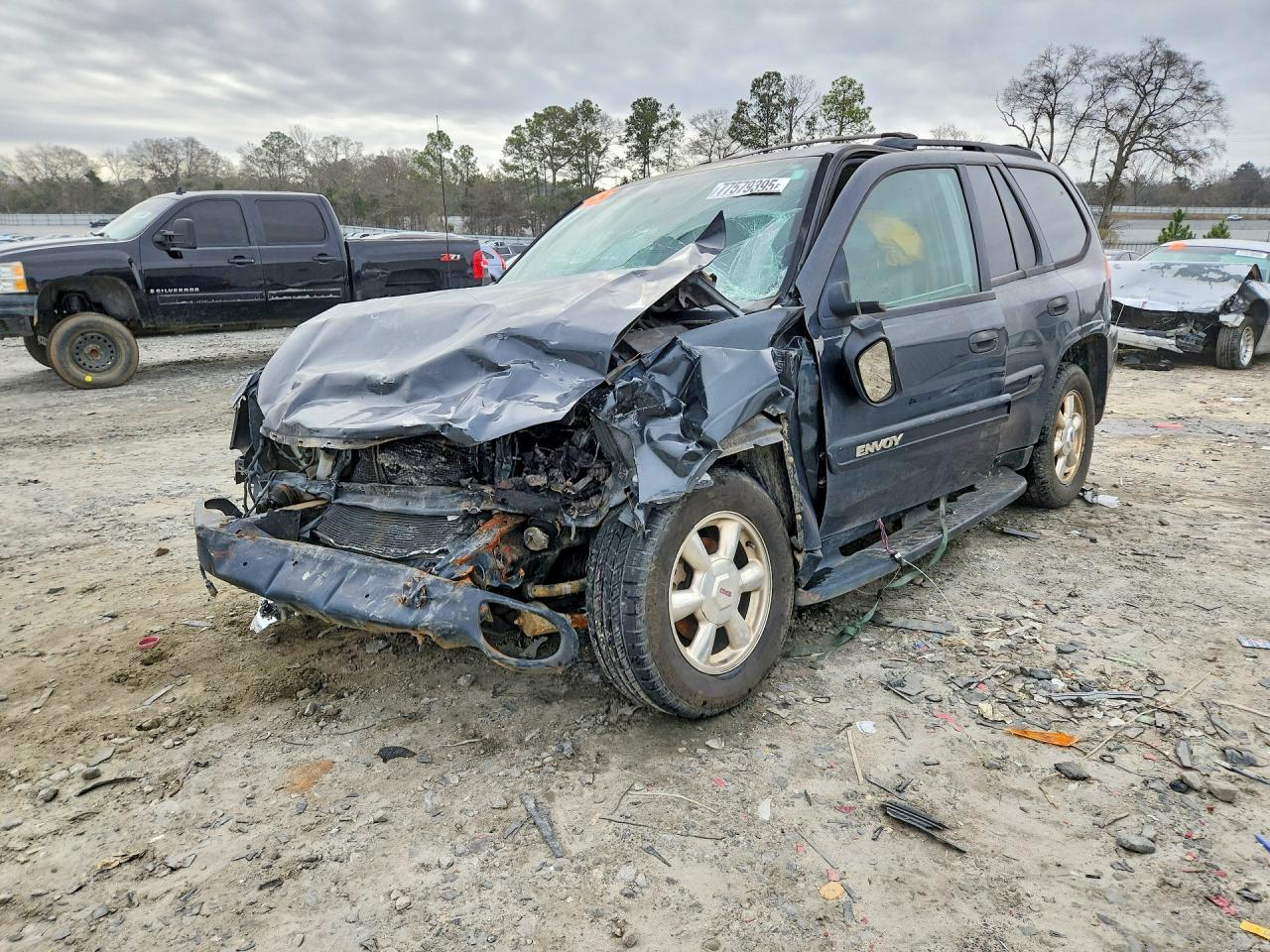 2004 GMC Envoy SLT, VIN 1GKDT13S642442131 — Front end