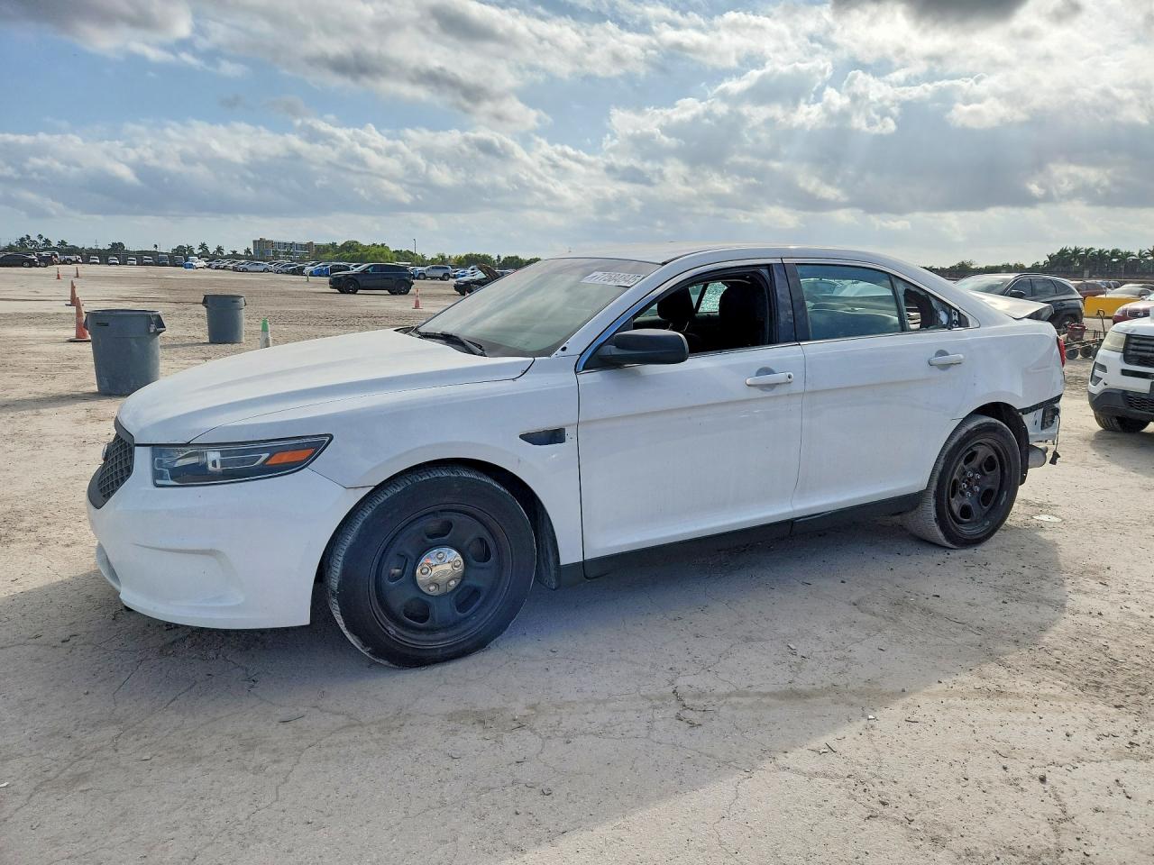 2019 Ford Police Interceptor, VIN 1FAHP2MK8KG117637 — Rear end